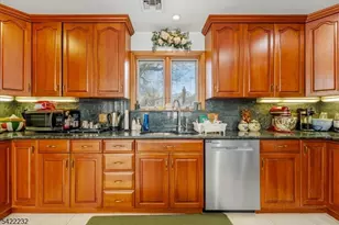 357 Edgewood Rd, Linden, NJ 07036 - Photo 16