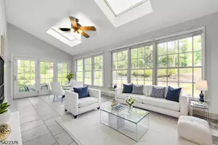 4 Greenbriar Ct, Mount Olive, NJ 07836 - Photo 4