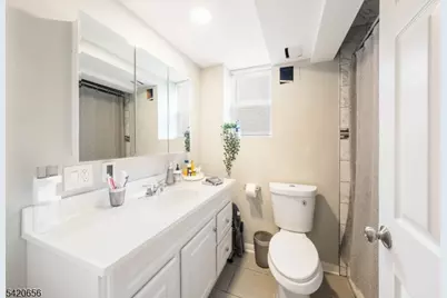 1016 Gifford Ct, Union Township, NJ 07083 - Photo 12