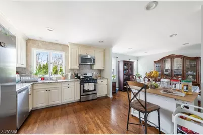 1016 Gifford Ct, Union Township, NJ 07083 - Photo 6