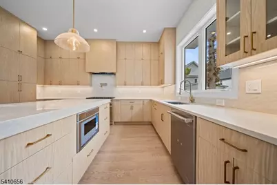 52 Congressional Pkwy, Livingston, NJ 07039 - Photo 10