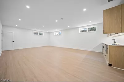 52 Congressional Pkwy, Livingston, NJ 07039 - Photo 18