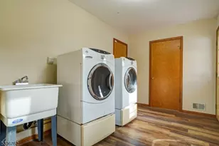 11 Lenox St, Edison, NJ 08817 - Photo 18