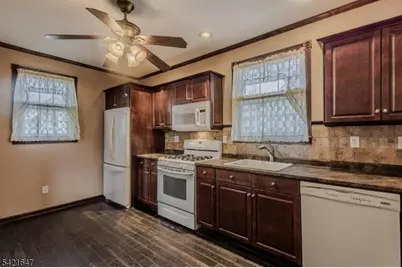 960 Moessner Ave, Union Township, NJ 07083 - Photo 4