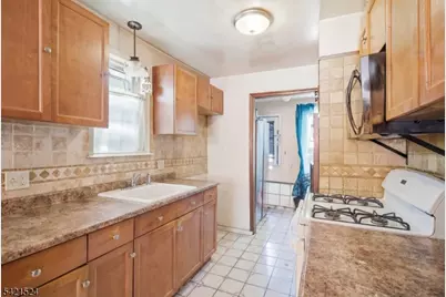 375 Westervelt Pl, Lodi, NJ 07644 - Photo 8