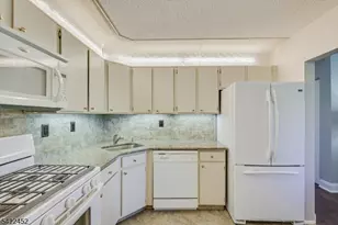 54 Lindsey Ct, Franklin Township, NJ 08823 - Photo 8