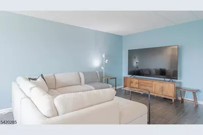 190 Morris Avenue #3B, Springfield Twp., NJ 07081 - Photo 4