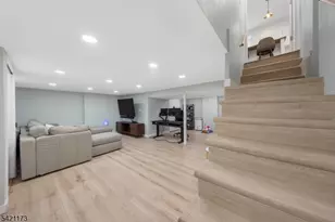 558 Schuyler Way, Union Township, NJ 07083 - Photo 20