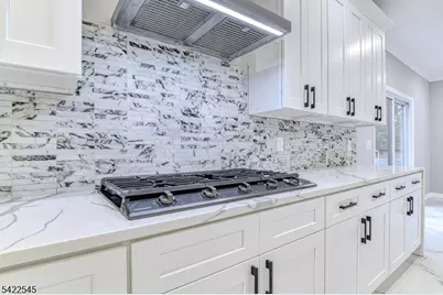 261 Apple Tree Ln, Mountainside, NJ 07092 - Photo 12