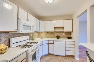 502 Woodhaven Dr, Edison Twp., NJ 08817 - Photo 14