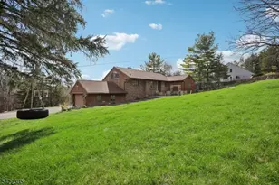 5 Bucky Ln, Vernon, NJ 07462 - Photo 2