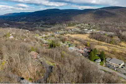 32 Evergreen Trl, Vernon, NJ 07462 - Photo 16