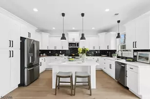 332 Pershing Ave, Roselle Park, NJ 07204 - Photo 10