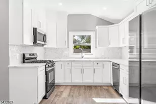 715 Evans St, Paramus, NJ 07652 - Photo 8