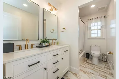 8 Cypress Ct, Fairfield, NJ 07004 - Photo 22