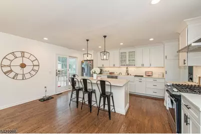 8 Cypress Ct, Fairfield, NJ 07004 - Photo 8