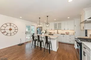 8 Cypress Ct, Fairfield, NJ 07004 - Photo 8