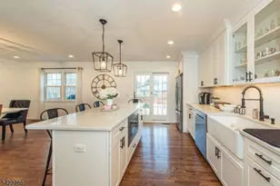 8 Cypress Ct, Fairfield, NJ 07004 - Photo 2