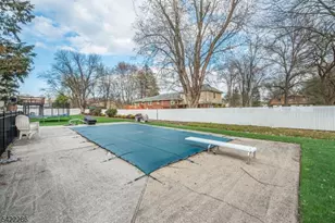 8 Cypress Ct, Fairfield, NJ 07004 - Photo 30