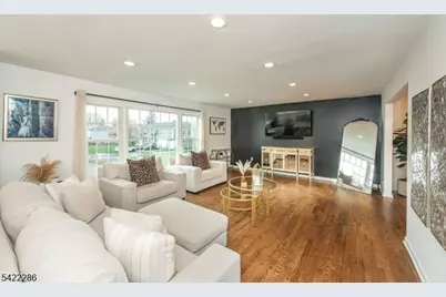 8 Cypress Ct, Fairfield, NJ 07004 - Photo 14