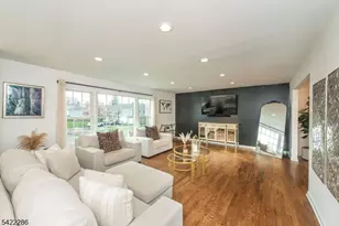 8 Cypress Ct, Fairfield, NJ 07004 - Photo 14