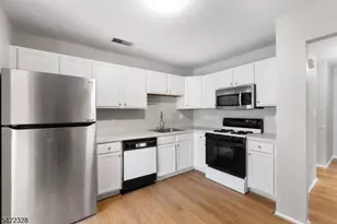 32 Pasture Ct, Roxbury Township, NJ 07852 - Photo 4