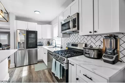 80 Henderson St, Phillipsburg, NJ 08865 - Photo 2