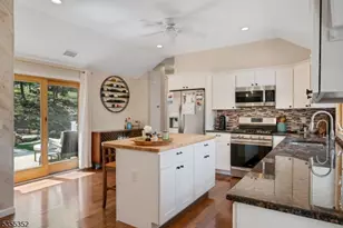 10 Lakeview Rd, Hopatcong, NJ 07843 - Photo 8