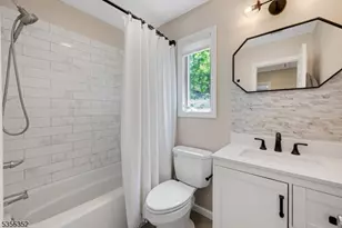 10 Lakeview Rd, Hopatcong, NJ 07843 - Photo 14