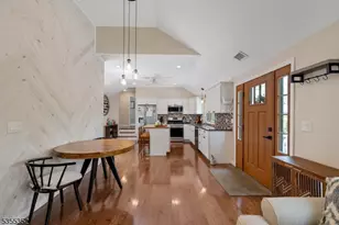 10 Lakeview Rd, Hopatcong, NJ 07843 - Photo 6