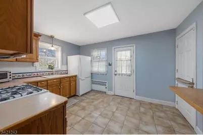 1322 Shetland Dr, Union Township, NJ 07083 - Photo 8