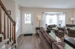 1706 William and Mary Cmn, Hillsborough Township, NJ 08844 - Photo 4