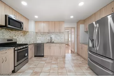 22 Cottage Ln, Clifton, NJ 07012 - Photo 8