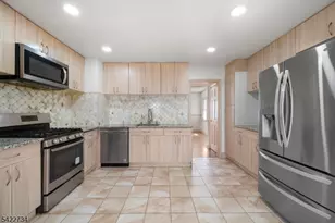 22 Cottage Ln, Clifton, NJ 07012 - Photo 8