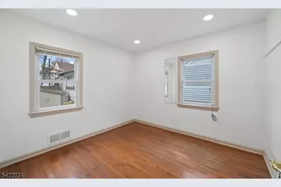 22 Cottage Ln, Clifton, NJ 07012 - Photo 12