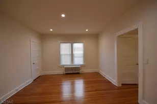 17 Mountain View Pl, Montclair, NJ 07042 - Photo 4