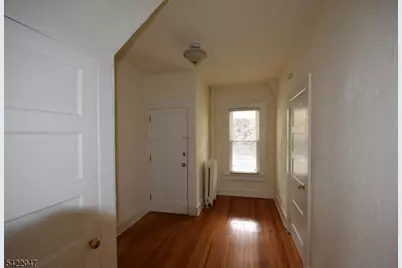 17 Mountainview Pl #1, Montclair, NJ 07042 - Photo 8