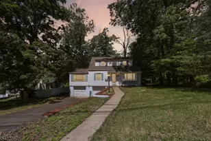 18 Mountainside Dr, Wayne, NJ 07470 - Photo 2