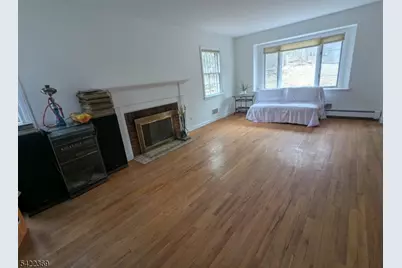 18 Mountainside Dr, Wayne, NJ 07470 - Photo 2