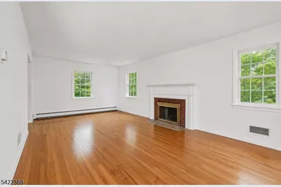 18 Mountainside Dr, Wayne, NJ 07470 - Photo 4