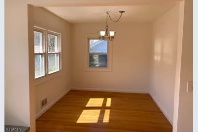 16 S Baums Ct, Livingston, NJ 07039 - Photo 8