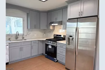 16 S Baums Ct, Livingston, NJ 07039 - Photo 2