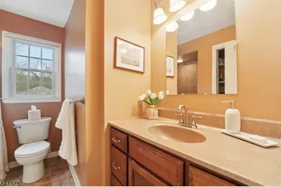 64 Hampton Dr, Berkeley Heights Township, NJ 07922 - Photo 18