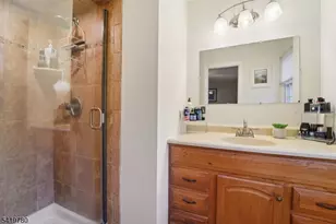 64 Hampton Dr, Berkeley Heights Township, NJ 07922 - Photo 16