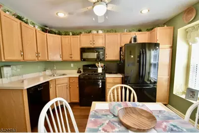 156 Brookside Ln, Mount Arlington, NJ 07856 - Photo 4