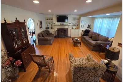 305 E 40th St, Paterson, NJ 07504 - Photo 2