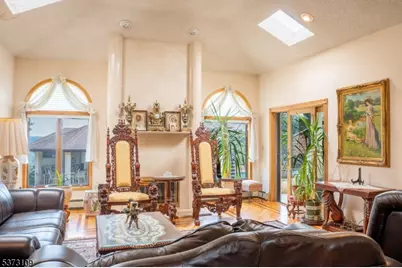 8 Lookout Point Trail, Totowa, NJ 07512 - Photo 2