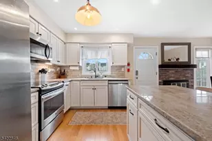 1709 William and Mary Cmn, Hillsborough Township, NJ 08844 - Photo 4