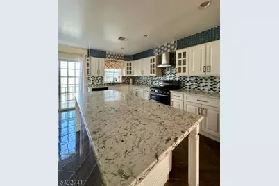 3 Harbor Front Ct, Elizabeth, NJ 07206 - Photo 6