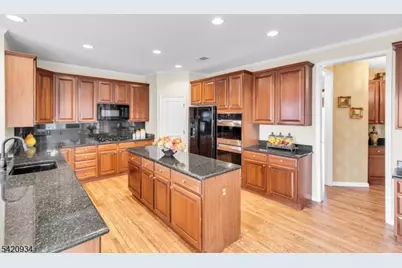 17 Bedford Dr, Bernards Township, NJ 07920 - Photo 14